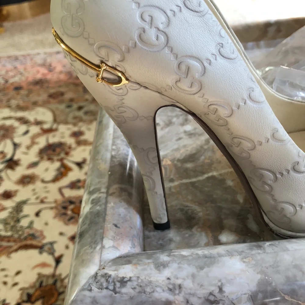 Gucci elegant peep